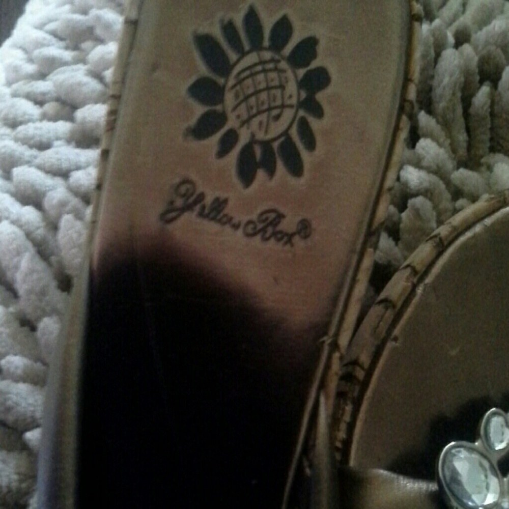 Shoes - Picture 3 of 4